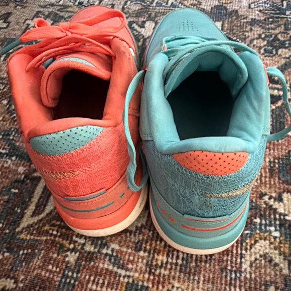 Men’s Nike Lebron Coral Teal Sneakers Size 9.5 - Picture 2 of 3